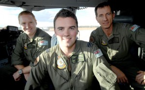 FLTLT David Whyte (middle) and PLTOFF Stephen Maunder (left) with C-17 QFI FLTLT Simon Grant. (Dept of Defence)