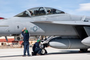 The IRST takes up the front half of the Super Hornet's centreline auxiliary fuel tank. (US Navy)