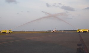 An ARFF water cannon salte welcomes Captain Whitbourn home after 54 years and 23,045 hours. (Joe Stenning)