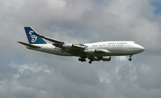 Air NZ Boeing 747-400 ZK-NBV sporting the Middle Earth Billboard in November 2002. (Mike Millett)