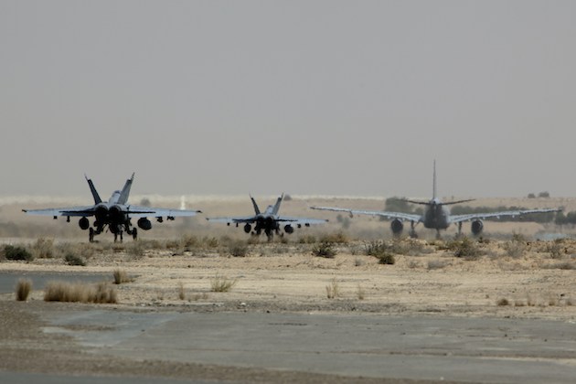 The KC-30A and two F/A-18Fs taxi at Al Minhad Air Base. (Defence)