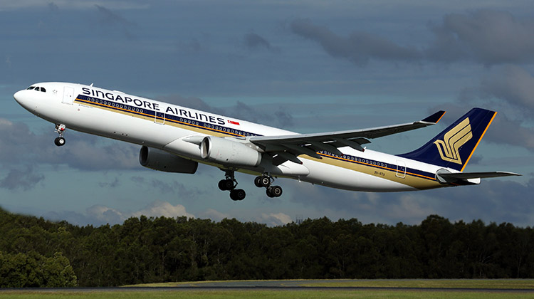 AIRBUS A330 300 SINGAPORE AIRLINES BNE MAY13 RF 5K5A9765
