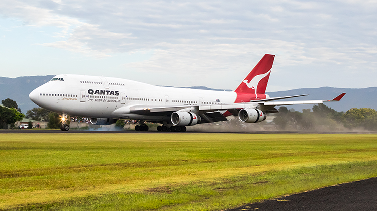 Qantas Boeing 747-400 VH-OJA touching down at Illawarra Airport in March 2015. (Seth Jaworski)