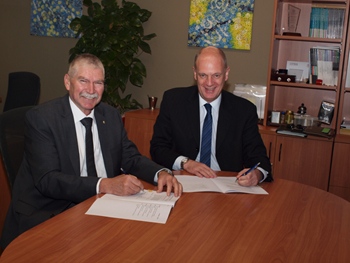 Mark Skidmore and Martin Dolan with the MOU. (CASA)