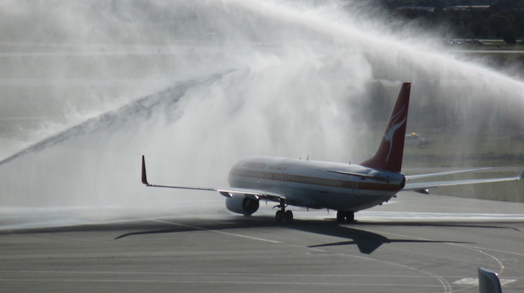 Qantas's Boeing 737-800 VH-XZP departs Perth Airport to a water cannon salute for the resumption of the airline's Perth-Singapore service on June 26 2015. (Chris Frame)