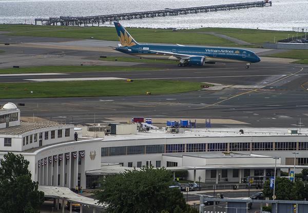 Vietnam Airlines' first Boeing 787-9 at Ronald Reagan Washington National Airport. (Boeing)