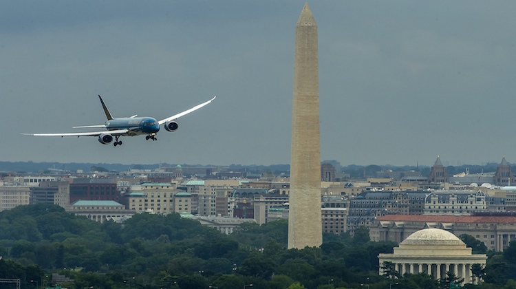 Vietnam Airlines' first Boeing 787-9 flies past the Washington Monument. (Boeing)