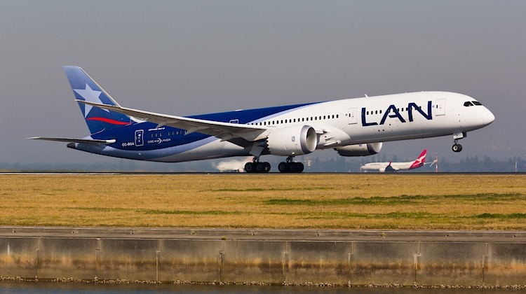 LAN Boeing 787-9 CC-BGA departs Sydney. (Lee Gatland)