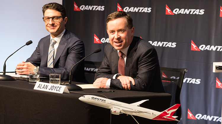 Qantas chief executive Alan Joyce (right) and chief financial officer Tino La Spina deliver the 2014/15 full year results. (Seth Jaworski)