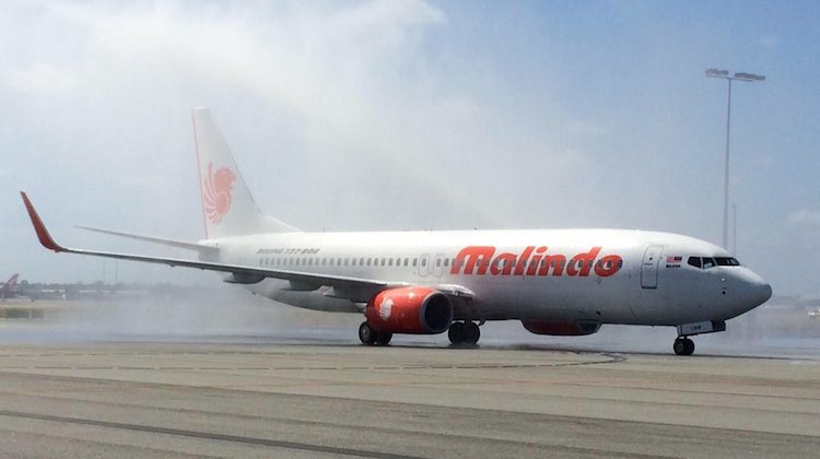 Malindo Air receives ARFF monitor cross salute at Perth Airport after the inaugural flight. (Perth Airport/Twitter)