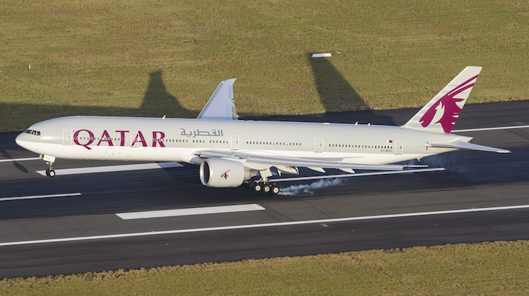 Qatar Airways Boeing 777-300ER A6-BAO touches down at Sydney Airport. (Seth Jaworski)