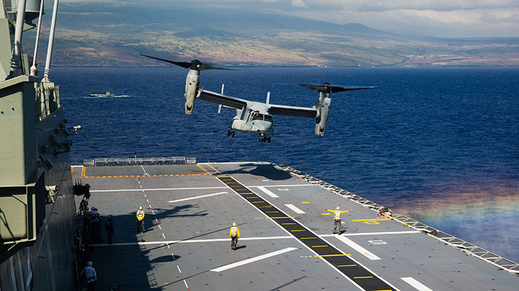 A United States Marine Corps MV-22B Osprey aircraft lands on board HMAS Canberra off the north east coast of Hawaii during Exercise Rim of the Pacific (RIMPAC) 2016. (Defence)