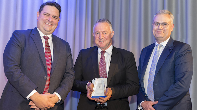 Cathay Pacific sales and marketing manager for Australia Richard Jones (left) and Airservices chief executive Jason Harfield (right) with Australasian Aviation journalist of the year 2016 winner Grant Bradley from The New Zealand Herald. (Seth Jaworski)
