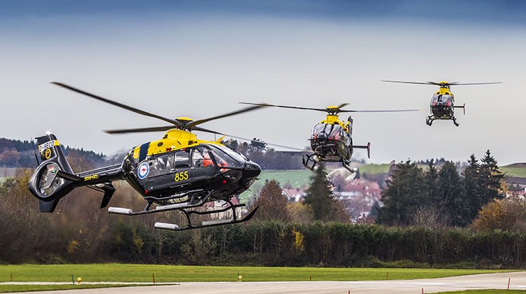 ref145_final_delivery_event_h-135_boeing_defence_hats_2016_11_21__copyright-airbus-helicopters-_christian-keller
