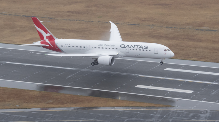 Qantas Boeing 787-9 VH-ZNA lands at Sydney Airport. (James Morgan/Qantas)