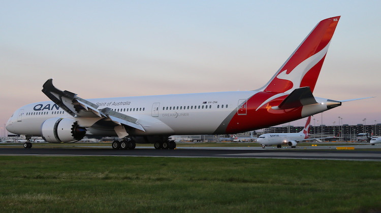 Qantas Boeing 787-9 VH-ZNA arrives in Melbourne on October 27 2017. (Victor Pody)