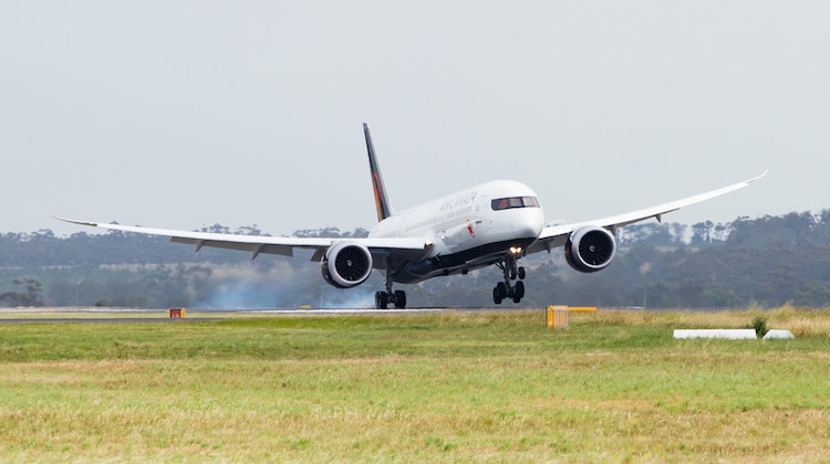 Air Canada's inaugural flight to Melbourne arrives at Tullamarine. (Air Canada)