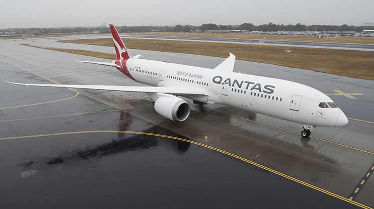 Great Southern Lands Qantas Takes Its First Boeing 787