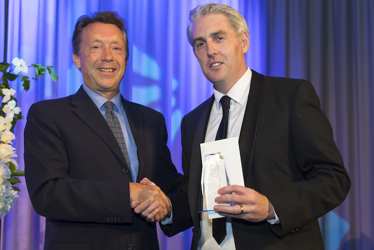 Airbus executive vice president for Africa, Europe and Asia Pacific Christopher Buckley (left) with aviation feature story of the year winner Matt O'Sullivan from Fairfax Media. (Seth Jaworski)