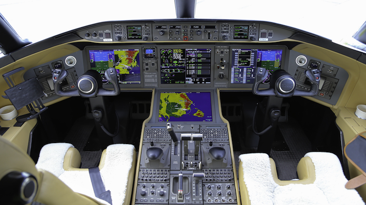 The flight deck of the Global 6000. (Victor Pody)