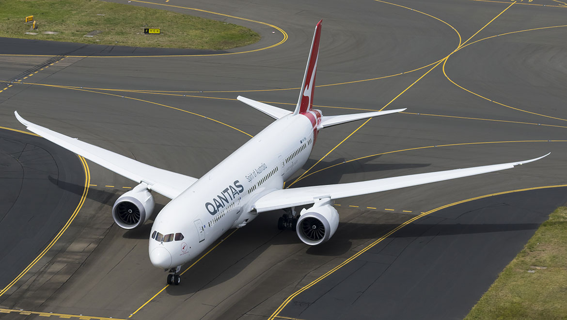 Qantas Boeing 787-9 VH-ZNA at Sydney Airport. (Seth Jaworski)