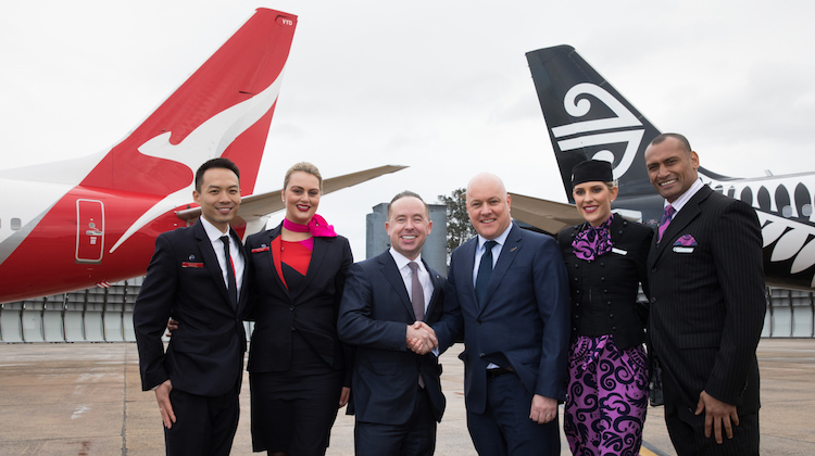Qantas chief executive Alan Joyce and Air New Zealand chief executive Christopher Luxon. (AirNZ/Qantas)
