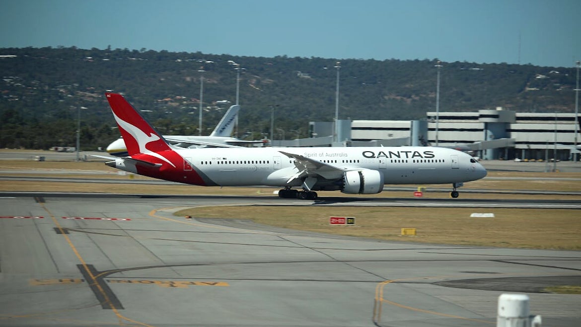 A Qantas Boeing 787-9 landing at Perth Airport. (Chris Frame)