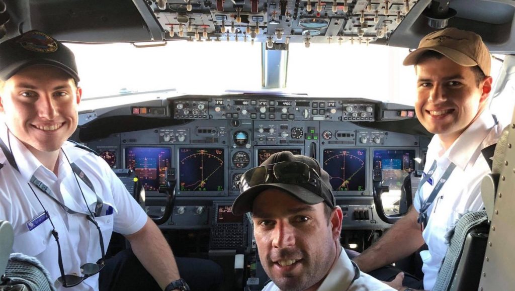 Virgin cadets on the flghtdeck of a Boeing 737. (Virgin Australia)