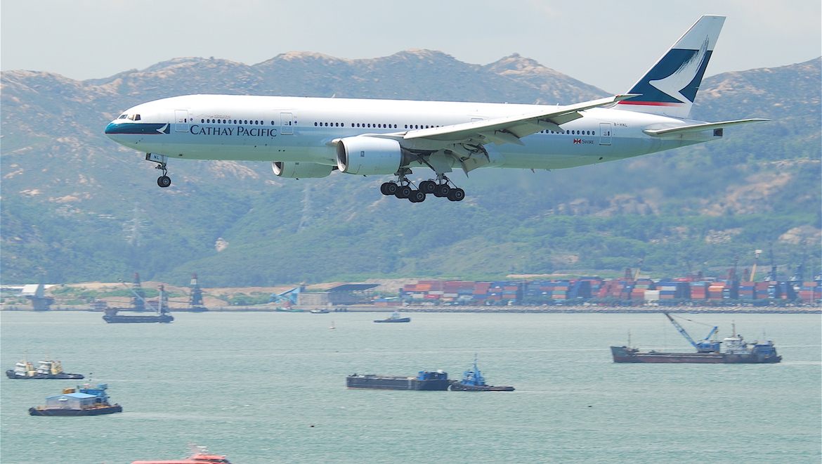 Cathay Pacific Boeing 777-200 B-HNL in Hong Kong. (Aero Icarus/Wikimedia Commons)