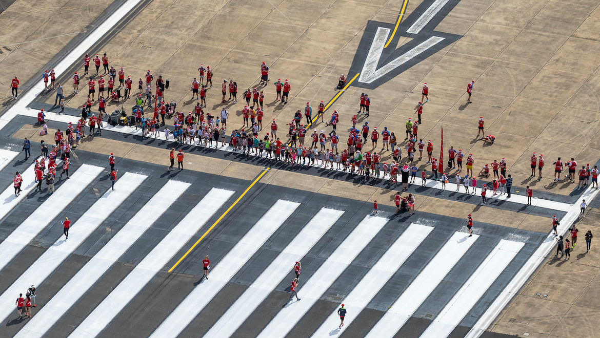 Participants gather for the Sydney Airport 2018 Runway Run. (Sydney Airport/Seth Jaworski)