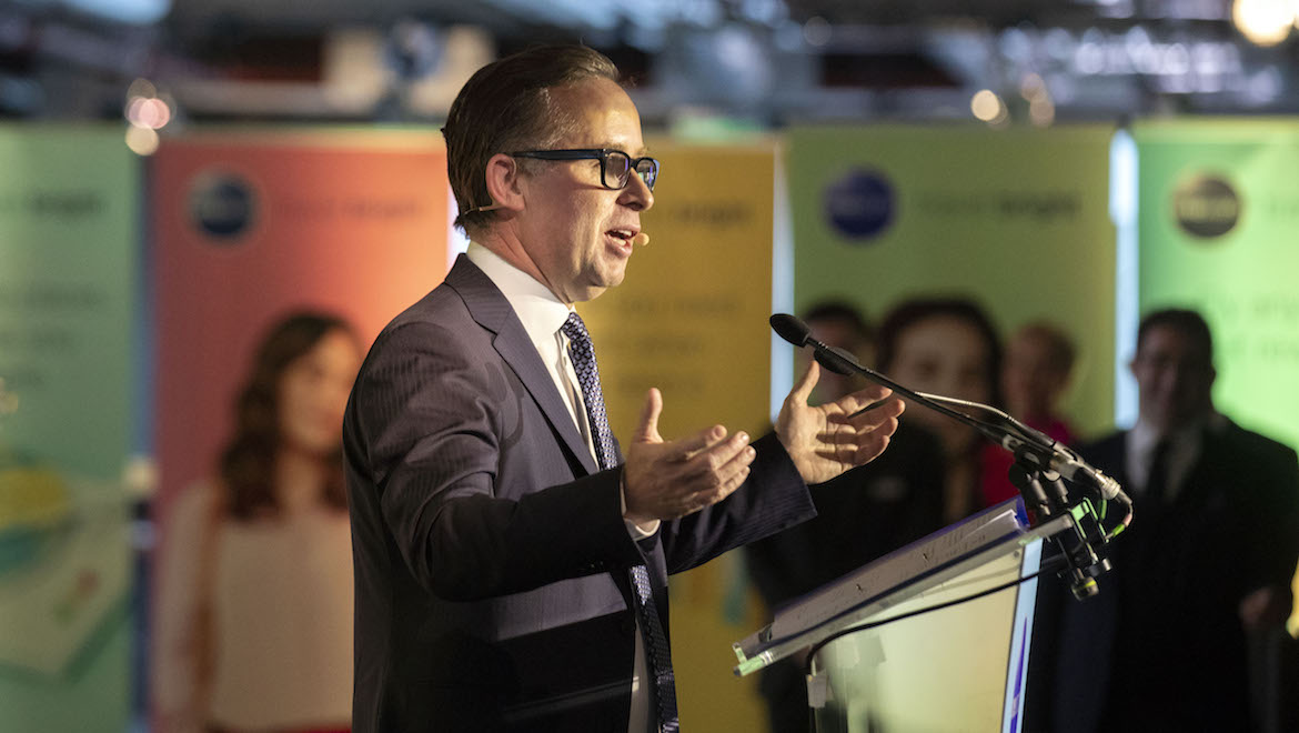 Qantas chief executive Alan Joyce speaks to invited guests and media at the oneworld 20th anniversary event. (oneworld)