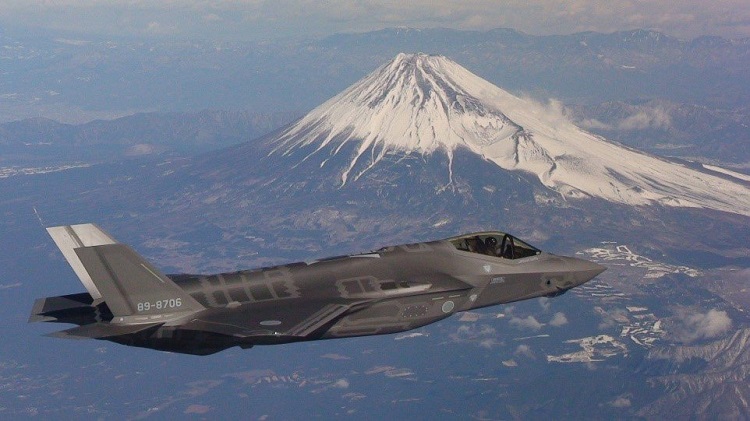 A JASDF F-35A in flight near Mt Fuji in Japan. (JASDF)