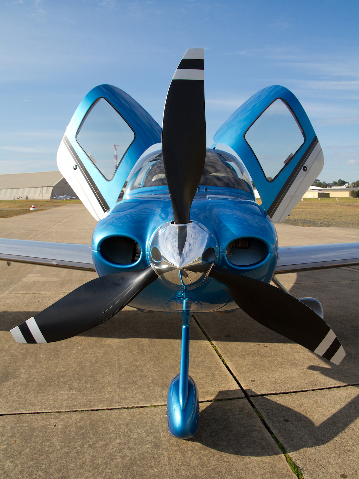 A front-on look at the Cirrus SR22T GTS G5. (Seth Jaworski)