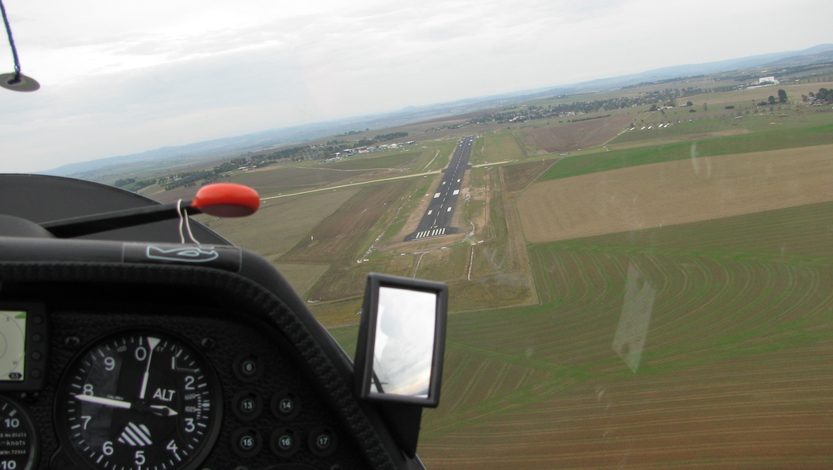The view from inside an AAFC ASK-21 Mi glider landing at Bathurst Airport. (Australian Aviation)