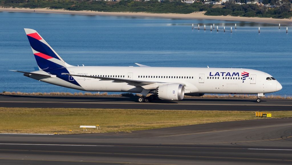 A LATAM Airlines Boeing 787-9 at Sydney Airport. (Seth Jaworski)