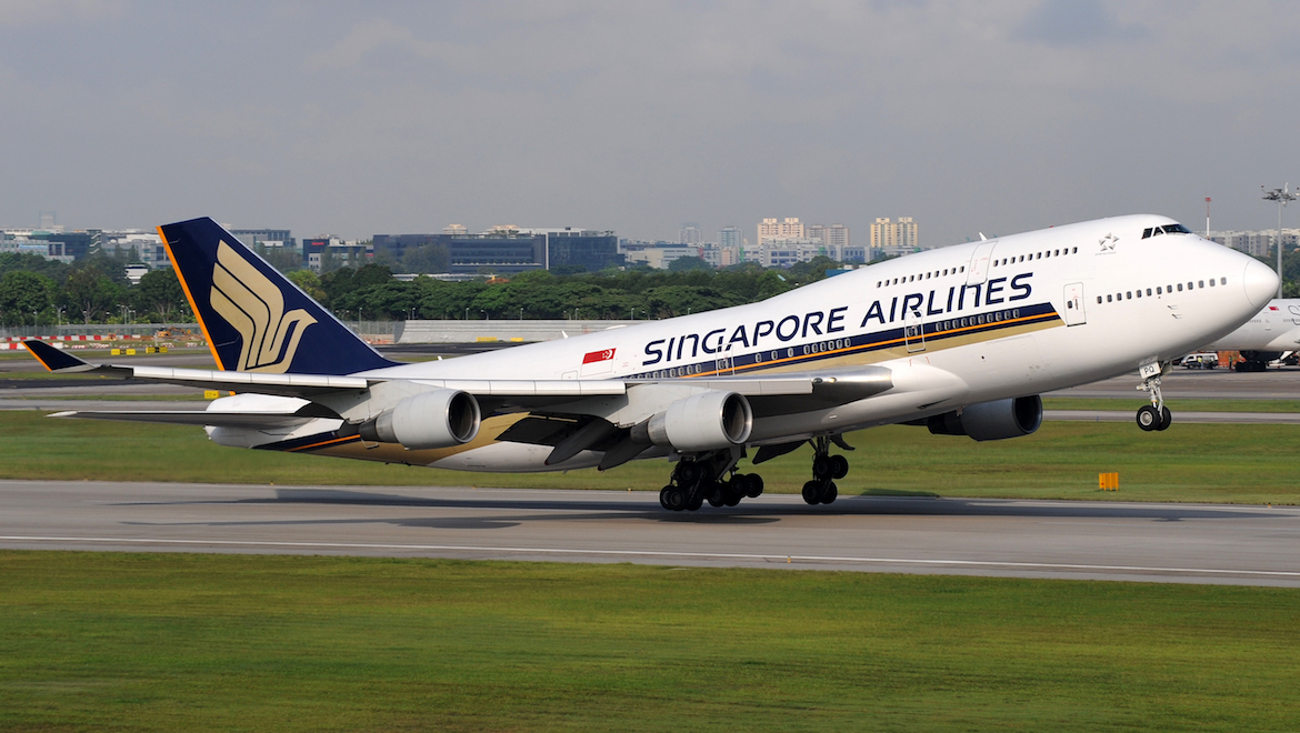 Singapore Airlines Boeing 747-400 9V-SPQ takes off. (Andrew Hunt)