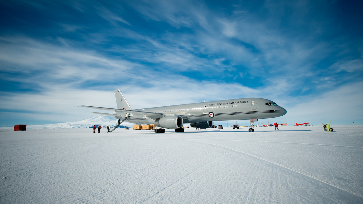 A RNZAF Boeing 757 at Pegasus Airfield on the Ross Ice Shelf during its maiden flight to Antarctica. (NZ Defence Force)