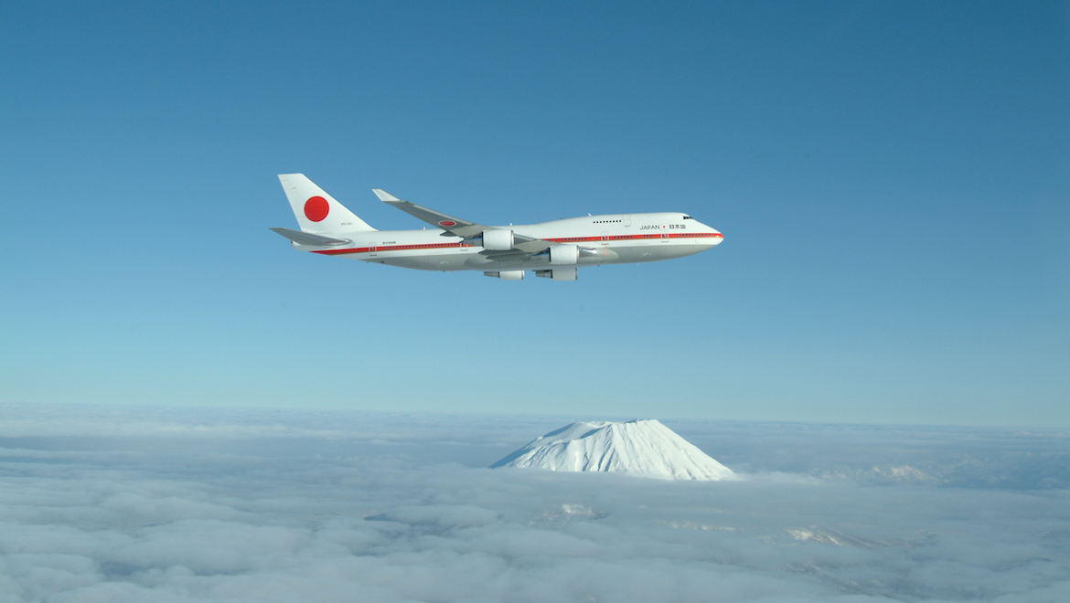 An air-to-air image of the Japan government's Boeing 747-400 20-1101. (Japan government/Wikimedia Commons)