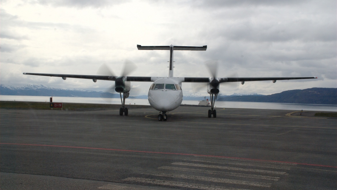 A Widerøe Dash 8-100 at Navrik Airport. (Siri Spjelkavik/Wikimedia Commons)