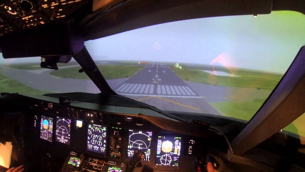 Augmented reality: a runway view from the flightdeck of a Q400 simulator. (Flight Safety)