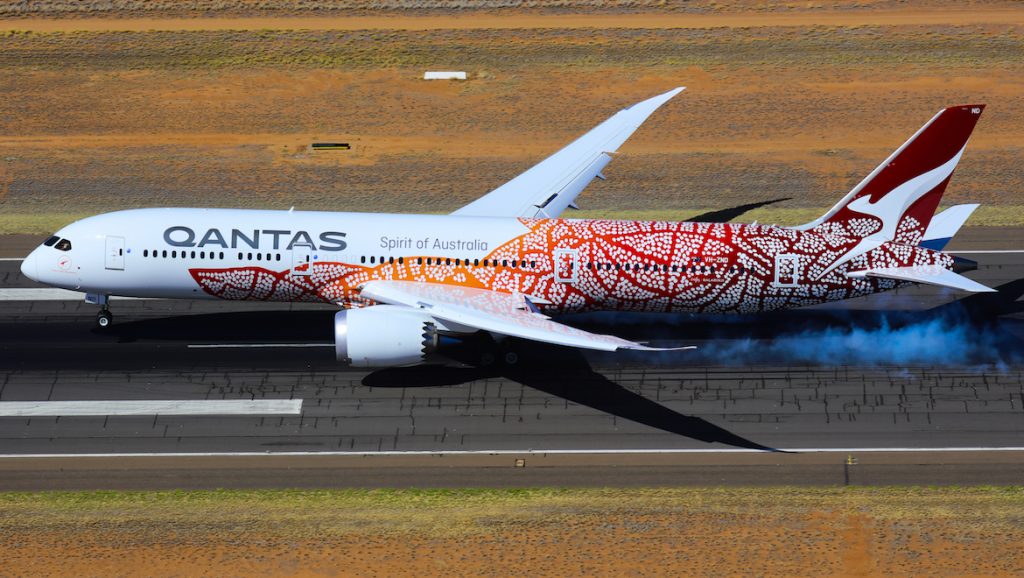 Qantas Boeing 787-9 VH-ZND arriving at Alice Springs. (Victor Pody)