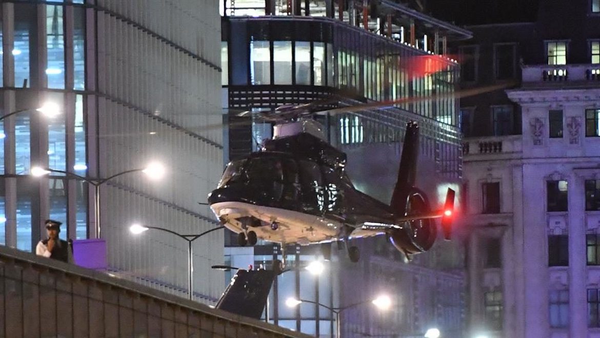 The SAS-helicopter equipped Blue Thunder landing on London Bridge in response to recent terror attacks. (Metro/Twitter)
