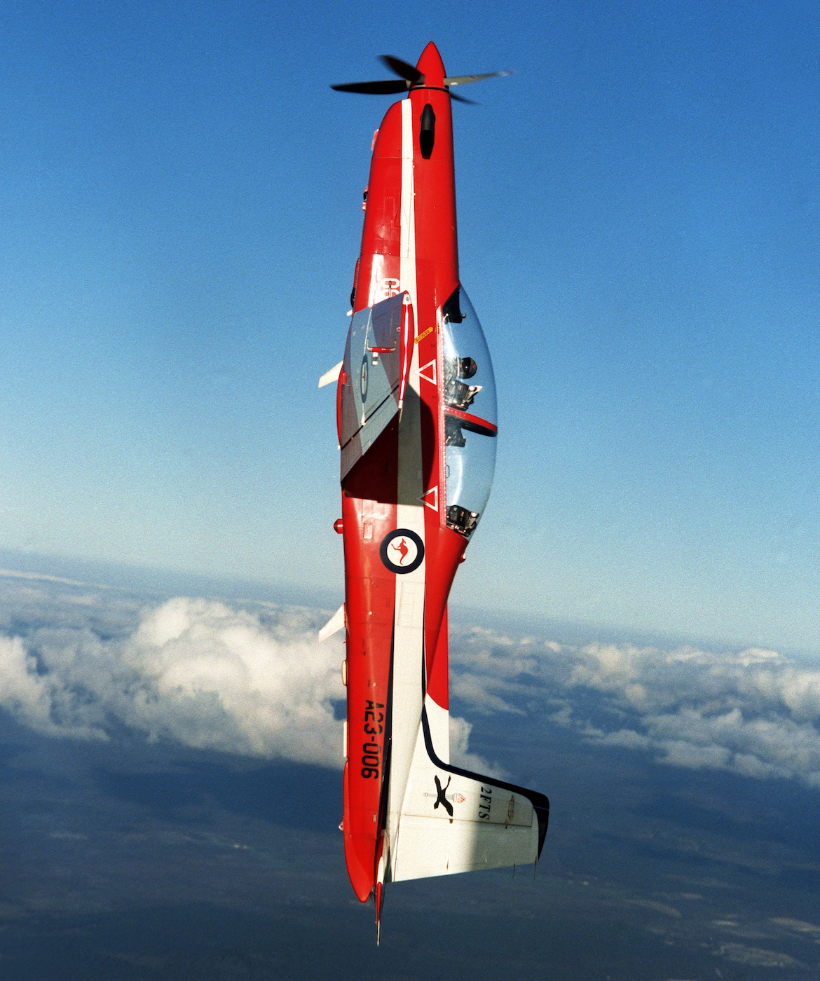 A 2FTS PC-9/A aircraft goes vertical. (Defence)