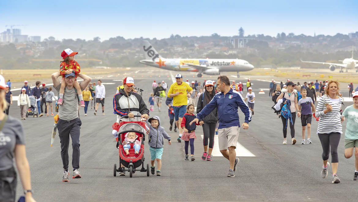 Participants at the 2019 runway run. (Kurt Ams/Sydney Airport)