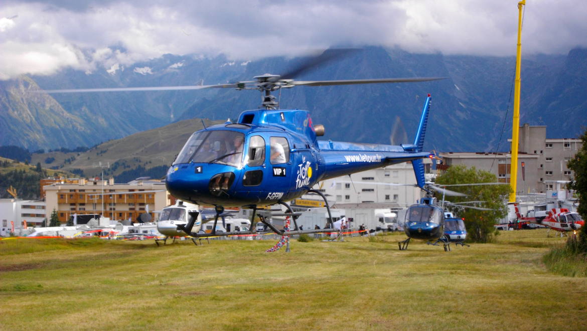Alpe d’Huez’s busy landing area, fewer than 200m from the fnish line. (Thierry Moïse)