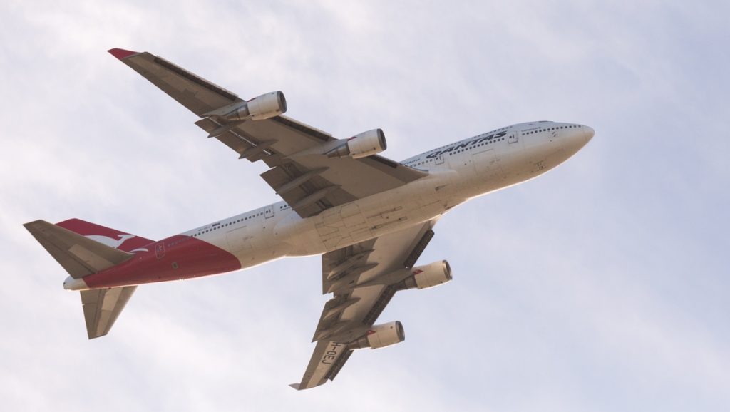 VH-OEJ departs Sydney for 747s last ever flight (Qantas)