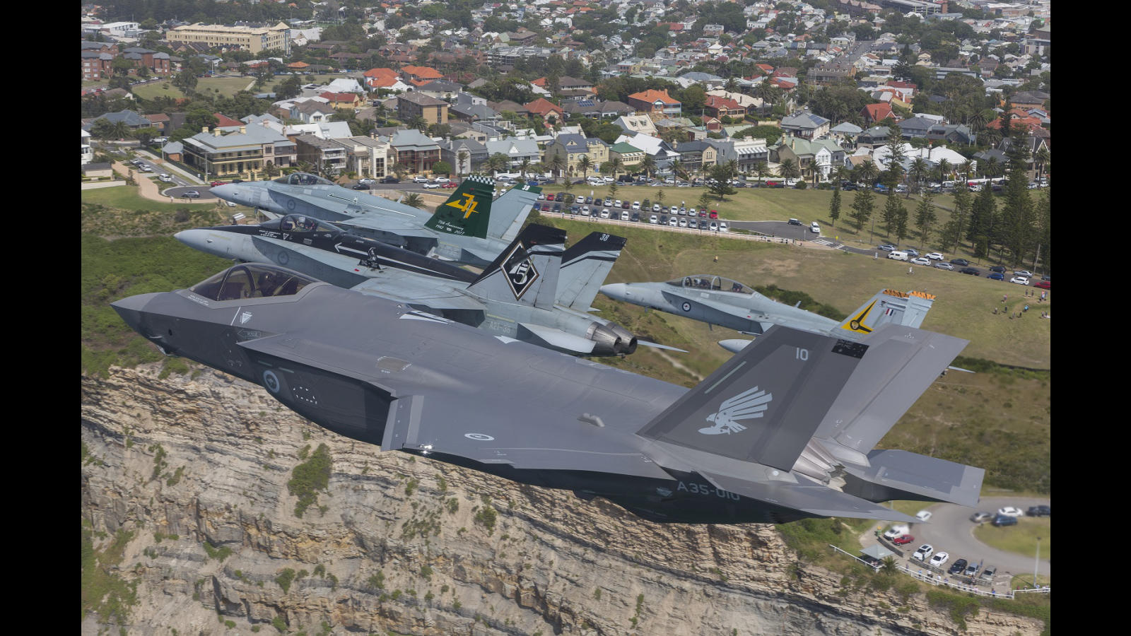 Royal Australian Air Force : F-35; F-35A; Joint Strike Fighter; Fifth-Generation:RAAF; Foreign Defence Forces; Royal Australian Air Force; Aircraft; A21 F/A-18A/B Hornet; S20184667;
