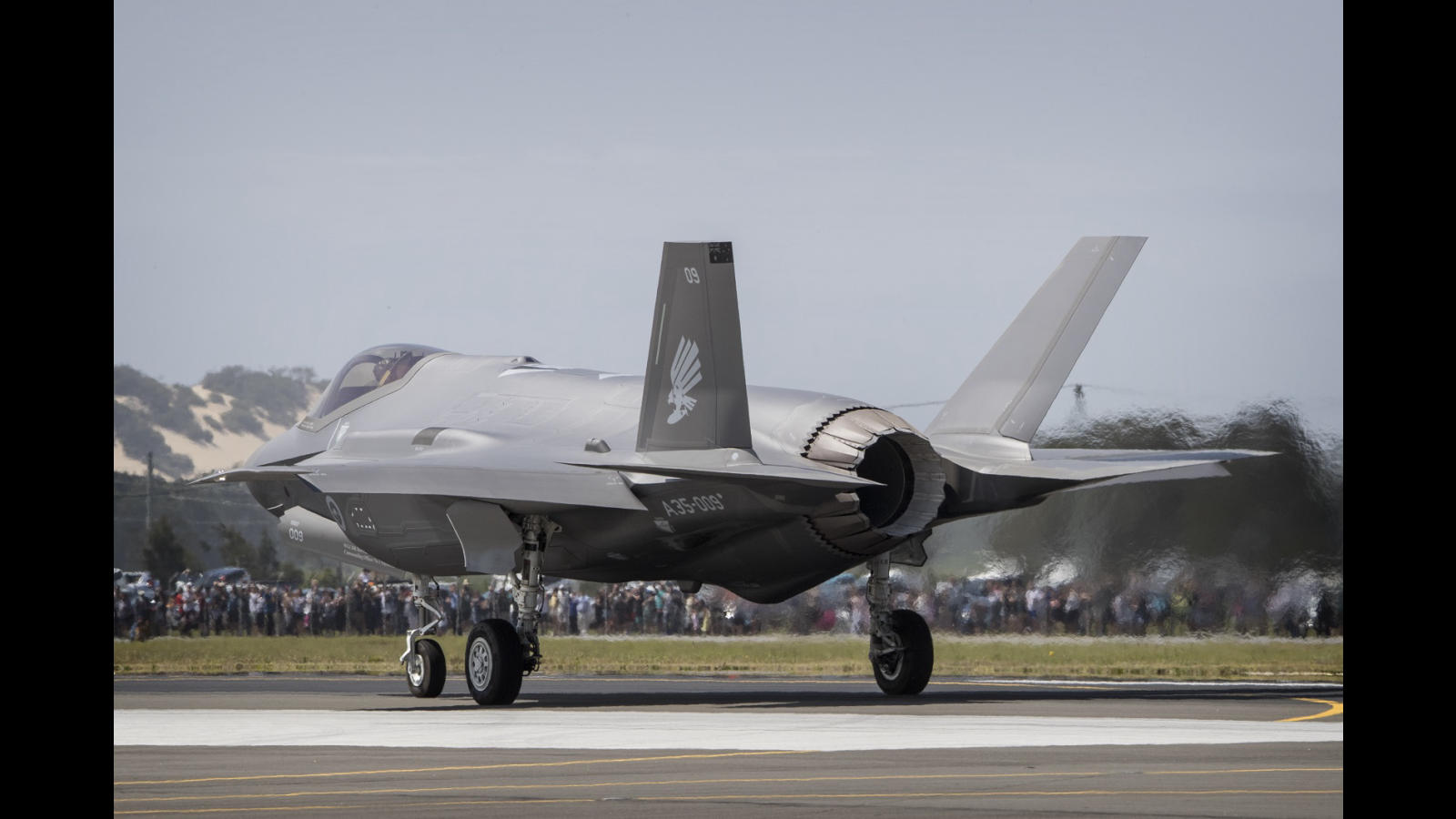 Members of the public get the first glimpse of the Royal Australian Air Force F-35A Joint Strike Fighter (A35-009) as it arrives at RAAF Base Williamtown.