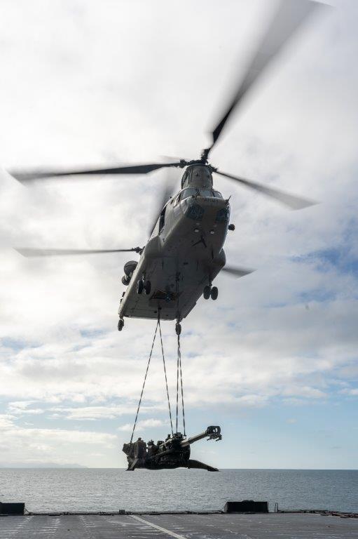 In pictures: Army Chinooks lift giant M777 Howitzers – Australian Aviation
