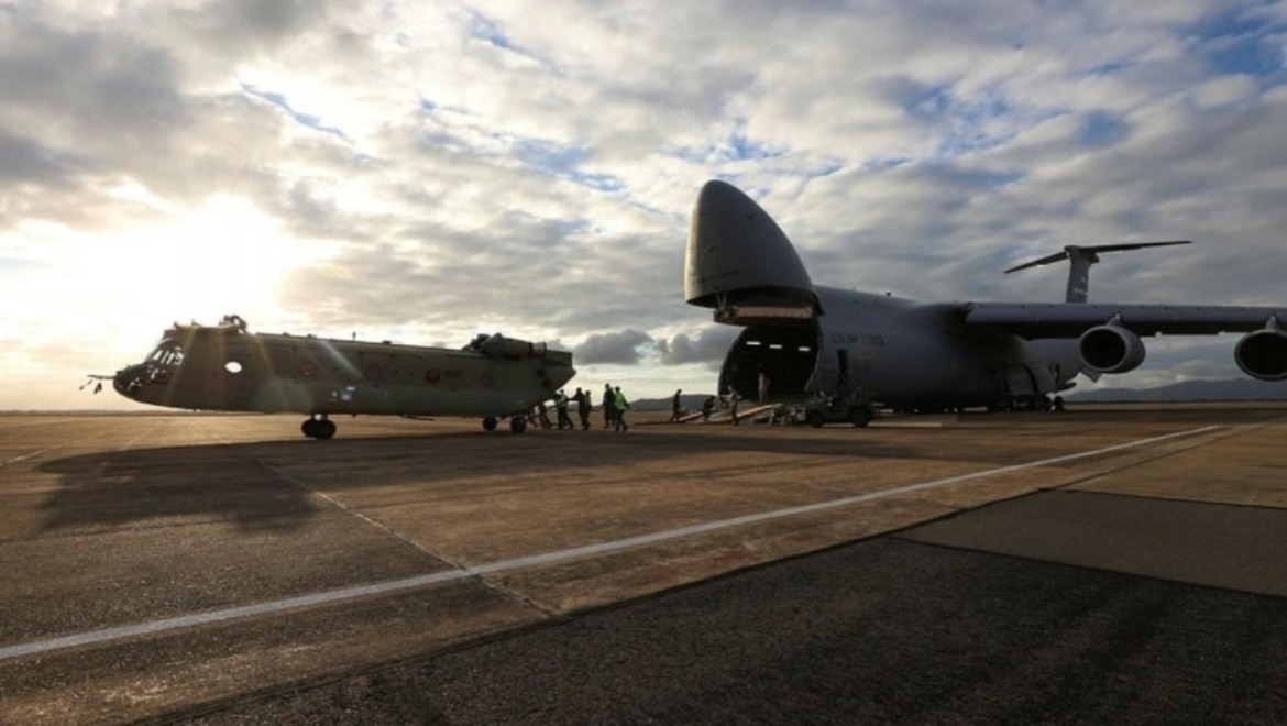 A new CH-47F Chinook is unloaded from a US C-5 Galaxy at RAAF Base Townsville (Trooper Lisa Sherman, Defence)